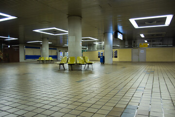 東成田駅,ホーム,アンダーグランド,地下鉄
