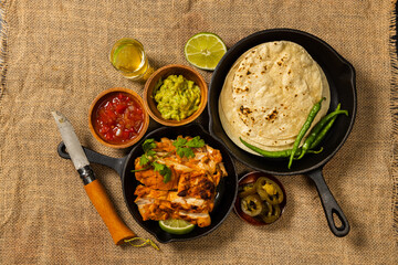 タコスセット　メキシコのグルメ　Mexican food tacos