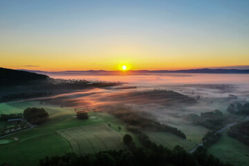 Obraz premium dreamlike sunrise after the rain - morning fog like cotton candy