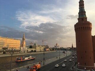 Fototapeta premium Вид на Москву реку вечером