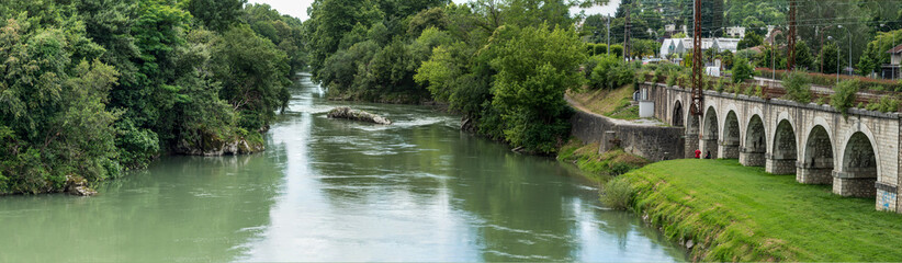 Fototapeta na wymiar view of gave de Pau river at Orthez city
