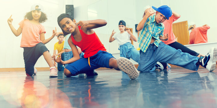 Kids hip hop dancers posing in studio
