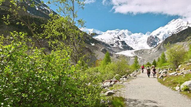 Malerische Fr&uuml;hlingslandschaft am Morteratschgletscher im Engadin, Schweiz