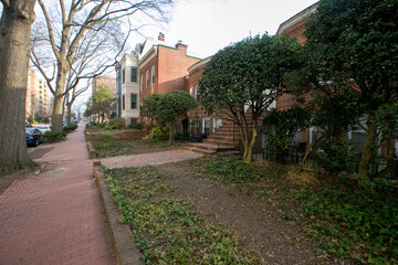 Fototapeta na wymiar Spring, 2016 - Washington DC, USA - Residential Real Estate. Cozy beautiful townhouses in the center of the capital of America among the trees and shrubs.