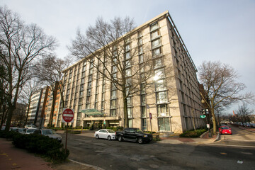 Obraz premium Spring, 2016 - Washington DC, USA - Residential apartment building on a street in Washington DC.