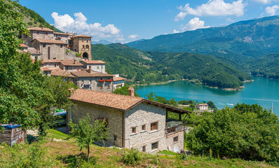 The beautiful village of Rocca Vittiana overlooking the Lago del Salto. Province of Rieti, Lazio,...