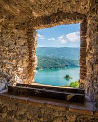 The beautiful village of Rocca Vittiana overlooking the Lago del Salto. Province of Rieti, Lazio,...