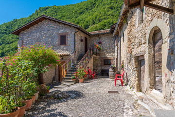 The beautiful village of Rocca Vittiana overlooking the Lago del Salto. Province of Rieti, Lazio,...