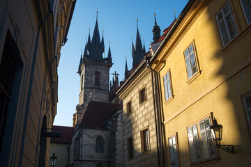 Fototapeta na wymiar View of Church of Our Lady before Týn stepple above old houses in Prague