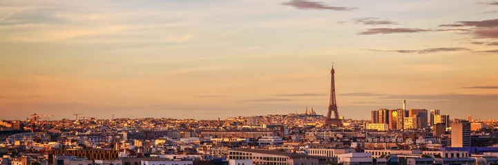 Poster Luchtpanorama van Parijs met de Eiffeltoren bij zonsondergang, Frankrijk en Europa stadsreisconcept © Delphotostock