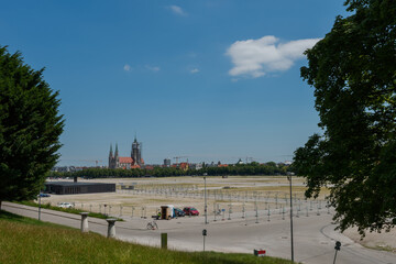 Leere Theresienwiese, Oktoberfestplatz in München im Sommer der Coronapandemie 2020