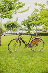 Fototapeta premium House garden and a vintage bicycle on a summer background