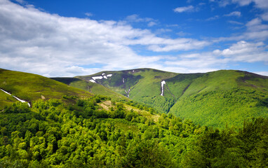 Obraz premium Summer landscape in mountains and blue sky with clouds.