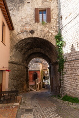 Fototapeta na wymiar architecture of buildings and alleys in the country of Narni
