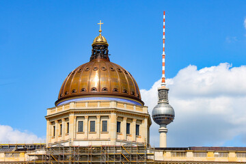 Neue Synagoge und Fernsehturm Berlin © Comofoto