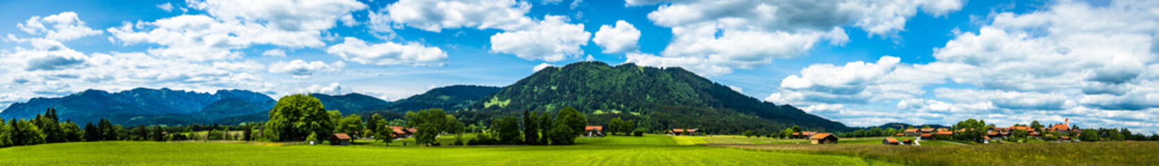 Obraz premium bavarian village wackersberg near bad toelz