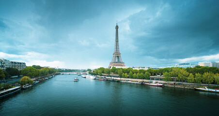Fototapeta na wymiar Eiffel tower in Paris. France
