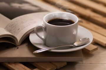 美味しいそうなコーヒーと本