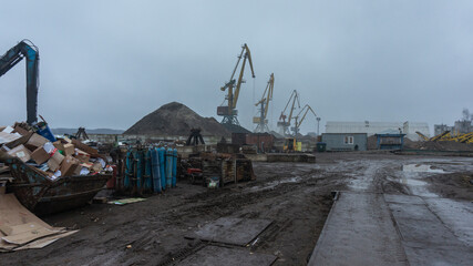 Reception and dispatch center for ferrous metal with loading cranes near the river