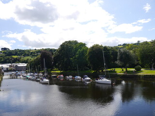 Fototapeta premium Peaceful river wit boats in Southern England