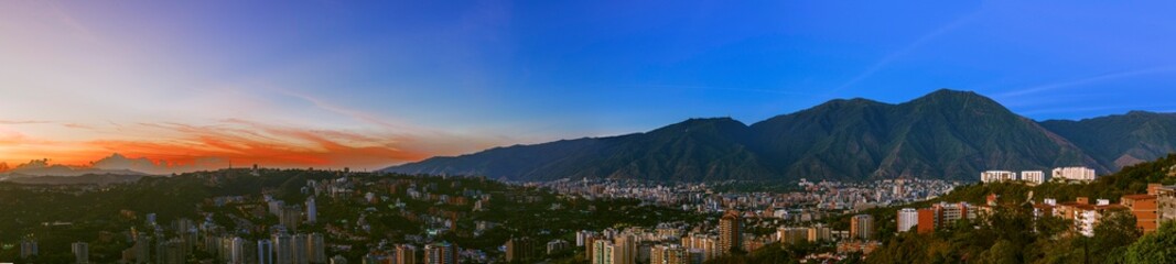 Fototapeta na wymiar Panoramica Caracas - El Avila 13