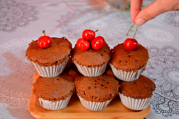 Magdalenas de cereza y cacao