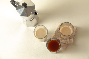 Obraz na płótnie Canvas coffe maker and cup of coffee