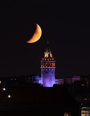 Fototapeta premium Moonset over Galata Tower in Istanbul, Turkey