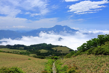 瓶ヶ森　登山道からの眺め　雲海　初夏（四国）
