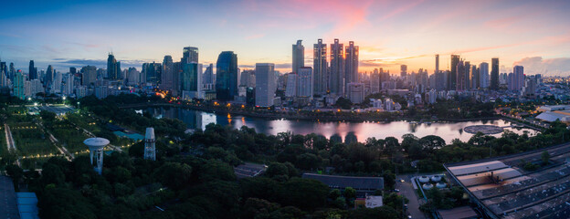 Fototapeta premium Bangkok urban cityscape skyline