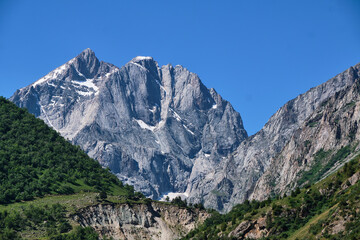 Fototapeta na wymiar alpine gorge and snowy mountains