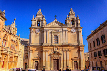 Fototapeta na wymiar Wakacje na Malcie i zwiedzanie miasta ciszy Mediny. 