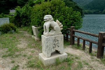 下関市、深坂自然の森神社の狛犬