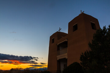Obraz premium The Sacred Heart Catholic Church at Sunset, Nambe, New Mexico, USA