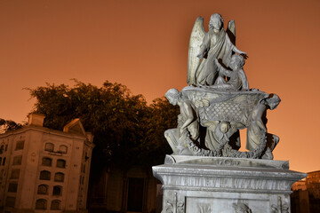 Monumentos arquitectónicos en el cementerio Presbítero maestro.
