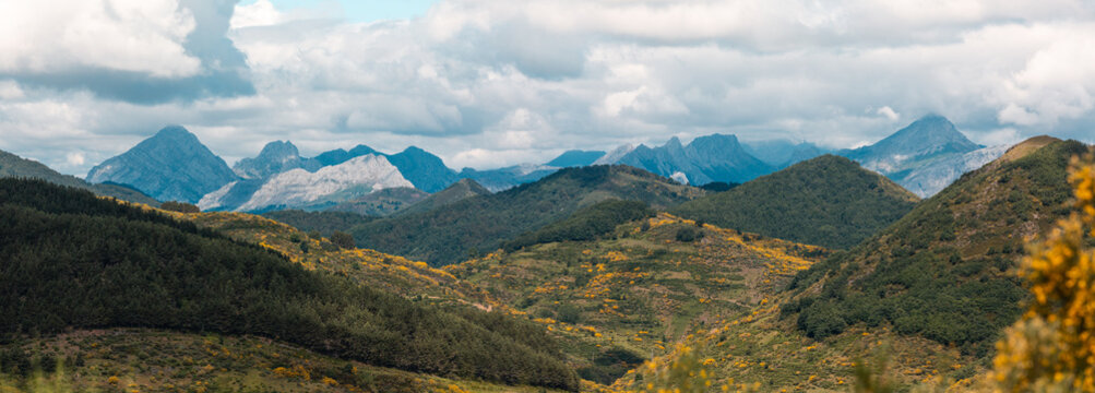 Panoramic view of the Leonesa mountain from the viewpoint of Puerto de Picones, leon.