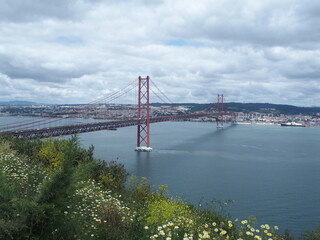 Rio Tejo und Brücke des 25 April Lissabon Portugal