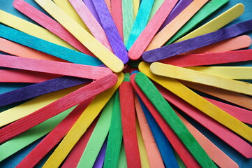 textura palitos de madera de colores