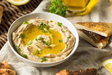 Organic Homemade Chickpea Hummus with PIta
