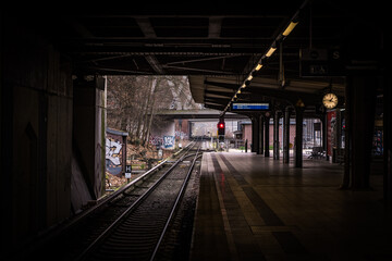 Fototapeta na wymiar rails leading into the day light from a railway station 