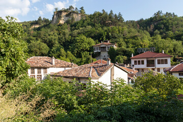 Fototapeta na wymiar street and old houses in historical town of Melnik, Bulgaria