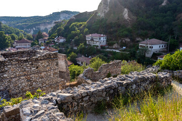 Fototapeta na wymiar street and old houses in historical town of Melnik, Bulgaria