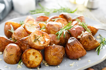 Baked potatoes with rosemary, thyme and garlic