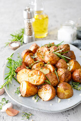 Baked potatoes with rosemary, thyme and garlic