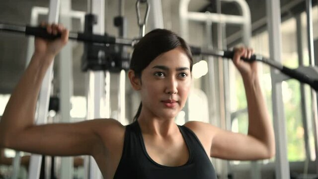 Fitness concept. Asian women exercising in the gym. 4k Resolution.