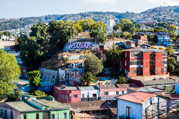 Fototapeta na wymiar colourful houses in the hilly city of Valparaiso Chile