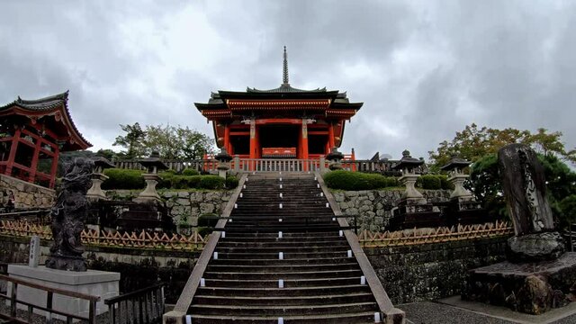 The stairs to the West Gate (Sei-mon) to the Kiyomizu-dera Temple on a rainy day. Kyoto. Japan