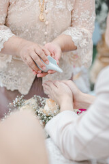 Fototapeta na wymiar hands of bride and groom