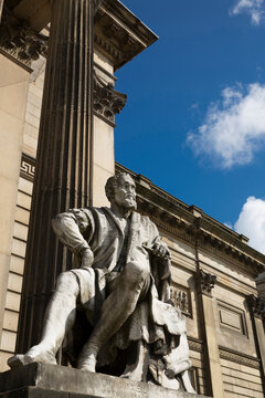 Liverpool, Merseyside. June 2014, External View of the statue of Michelangelo by John Warrington Wood (installed 1877) and the columnades of the Walker Art Gallery