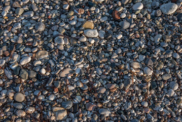 Nahaufnahme von einem Kieselstrand auf Rhodos in Grichenland